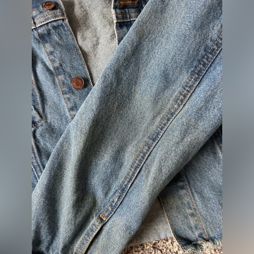 5/$25 Victoria’s Secret PINK distressed hem denim jean jacket size medium - Picture 12 of 12